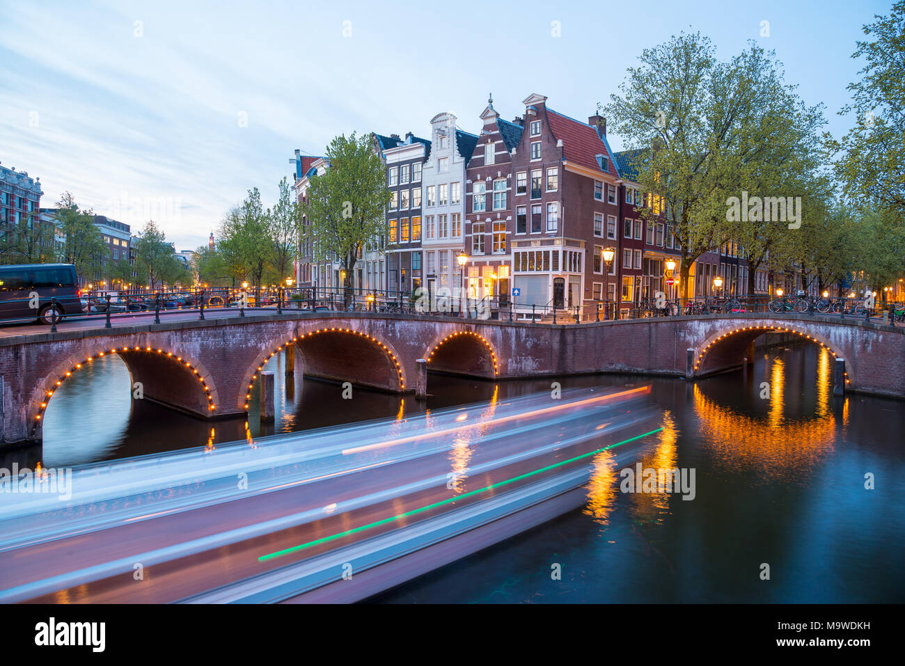 Canal incrocio sul Keizersgracht, Amsterdam, Paesi Bassi Foto Stock