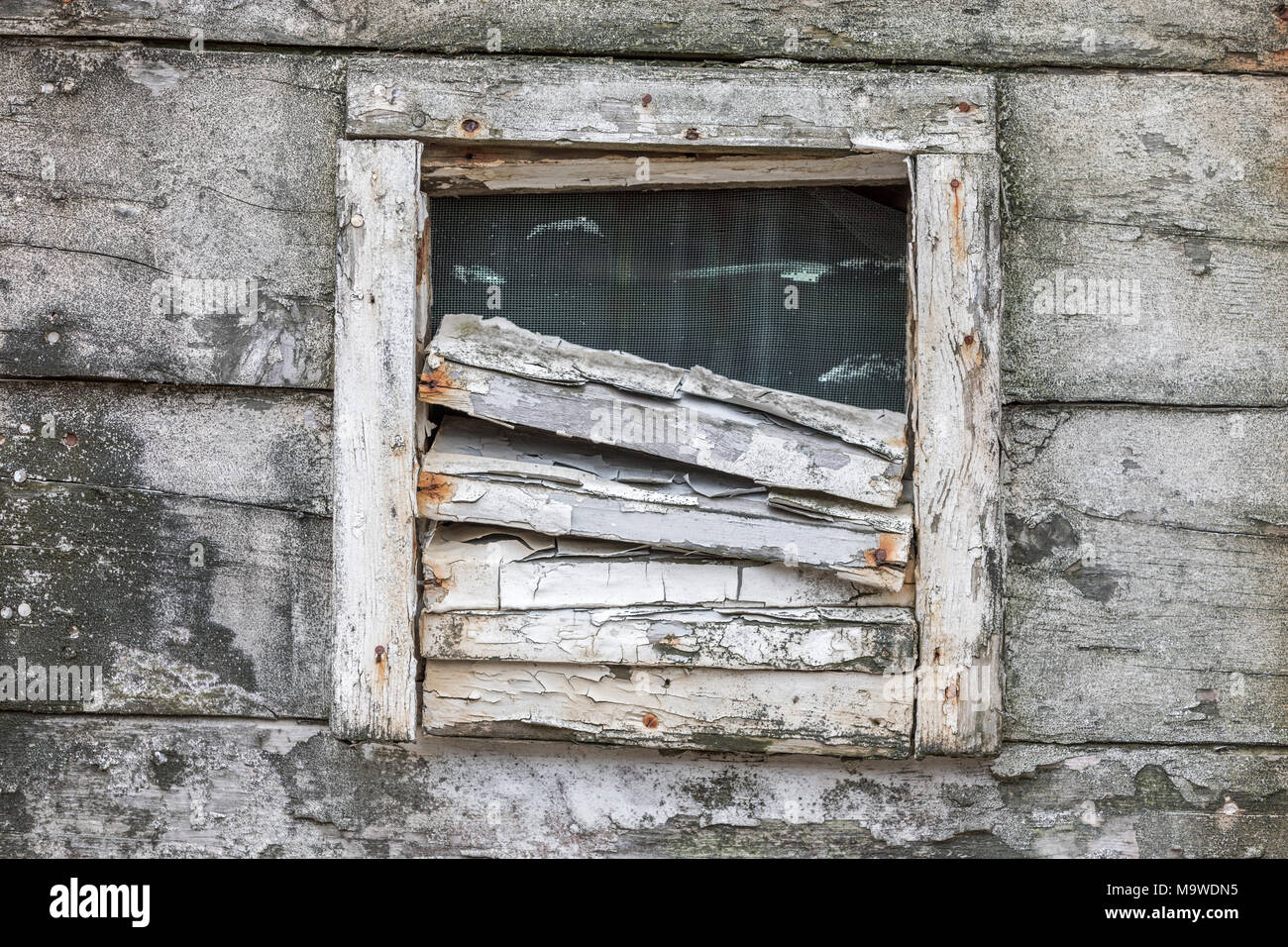 Vecchia struttura fatiscente sul punto di cadere nel long island ny Foto Stock