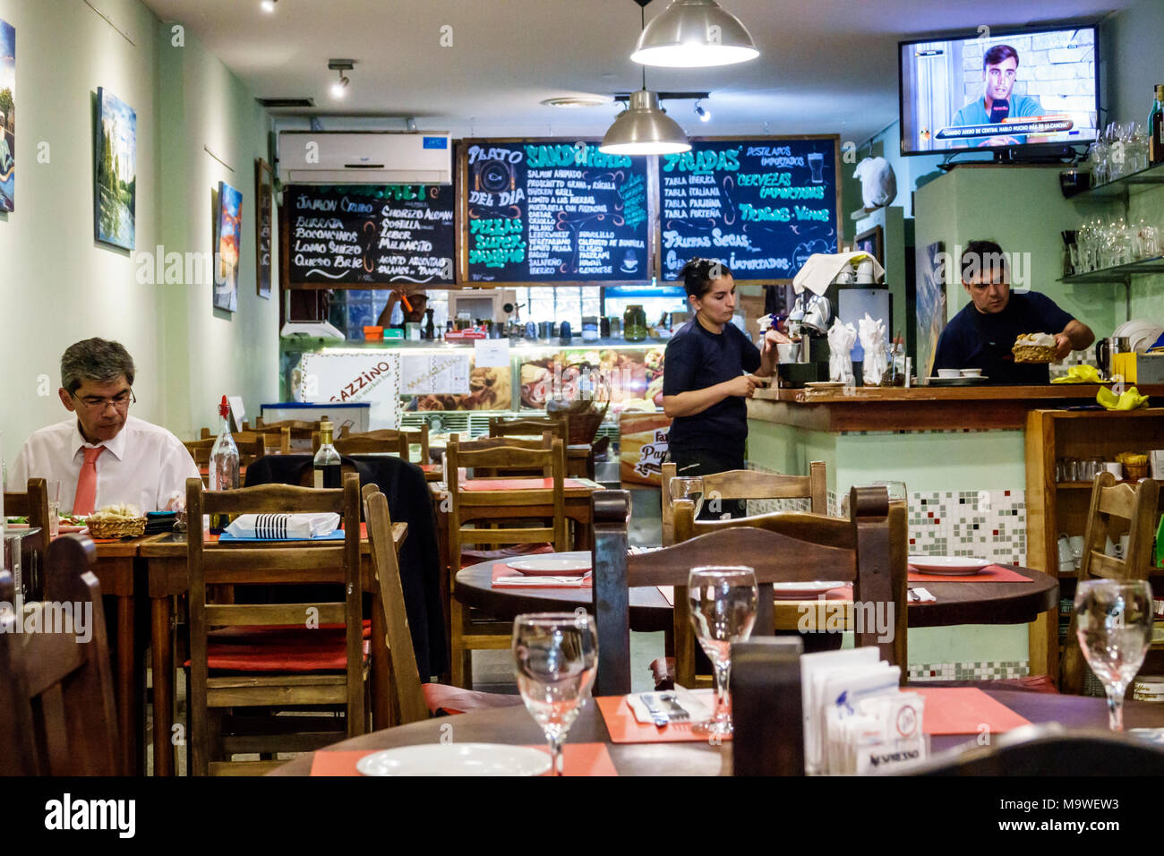 Buenos Aires Argentina,Recoleta,Magazzino deli market bar, tapas,ristorante ristoranti ristorazione mangiare fuori cafe cafe bistrot, interno, c Foto Stock