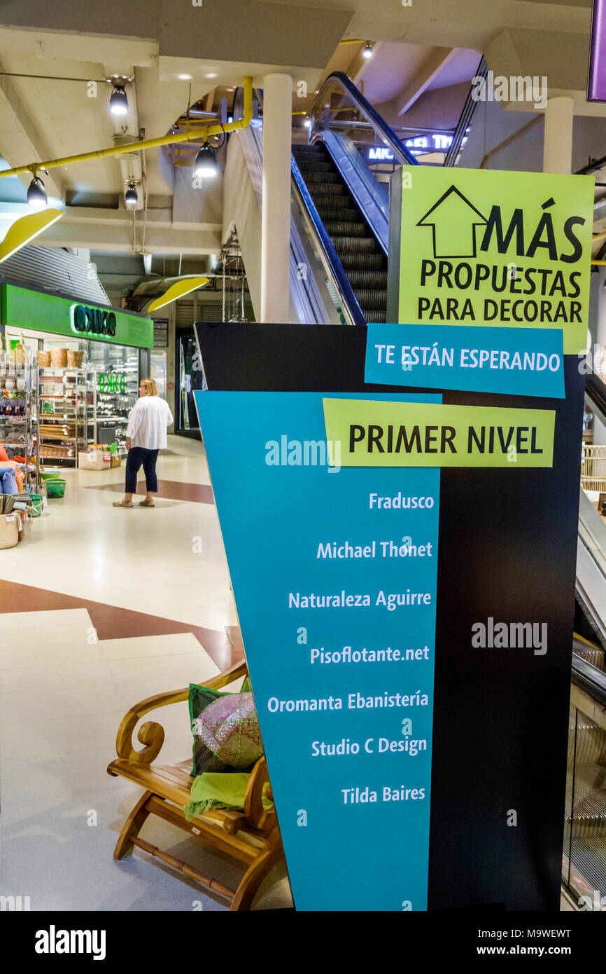 Buenos Aires Argentina, Recoleta, Buenos Aires Design Mall, arredamento casa, arredamento, segno, posizione negozio, primo livello, scala mobile, visitatori viaggio verso Foto Stock