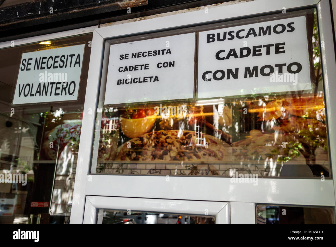 Buenos Aires Argentina,Recoleta,quartiere,negozio,segno,consegna uomo necessario,occupazione,bicicletta bicicletta bicicletta bicicletta bicicletta bicicletta ciclismo rider Foto Stock