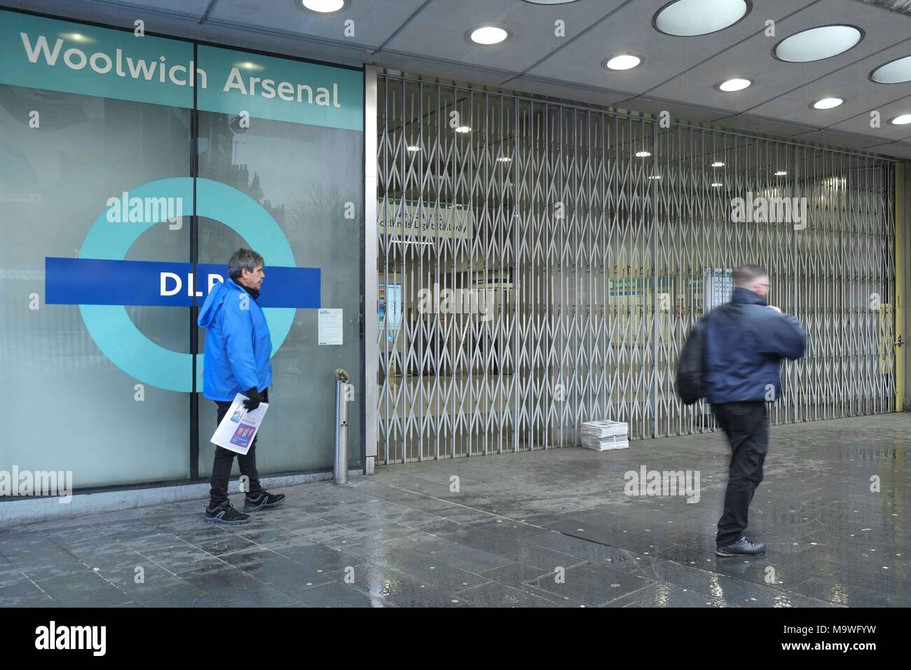 Londra, Regno Unito. 28 Mar, 2018. Una 48 ore di sciopero da RMT personale dell'Unione inizia a Londra, nel Regno Unito il 28 marzo 2018 sulla Docklands Light Railway. Lo sciopero si svolge sulle condizioni di lavoro. Credito: Claire Doherty/Pacific Press/Alamy Live News Foto Stock