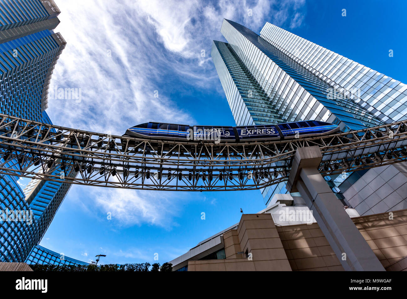 Il Vdara express e vista del Il Vdara hotel e spar e Aria Resort e Casinon, Las Vegas, Narvarda, U.S.A. Foto Stock