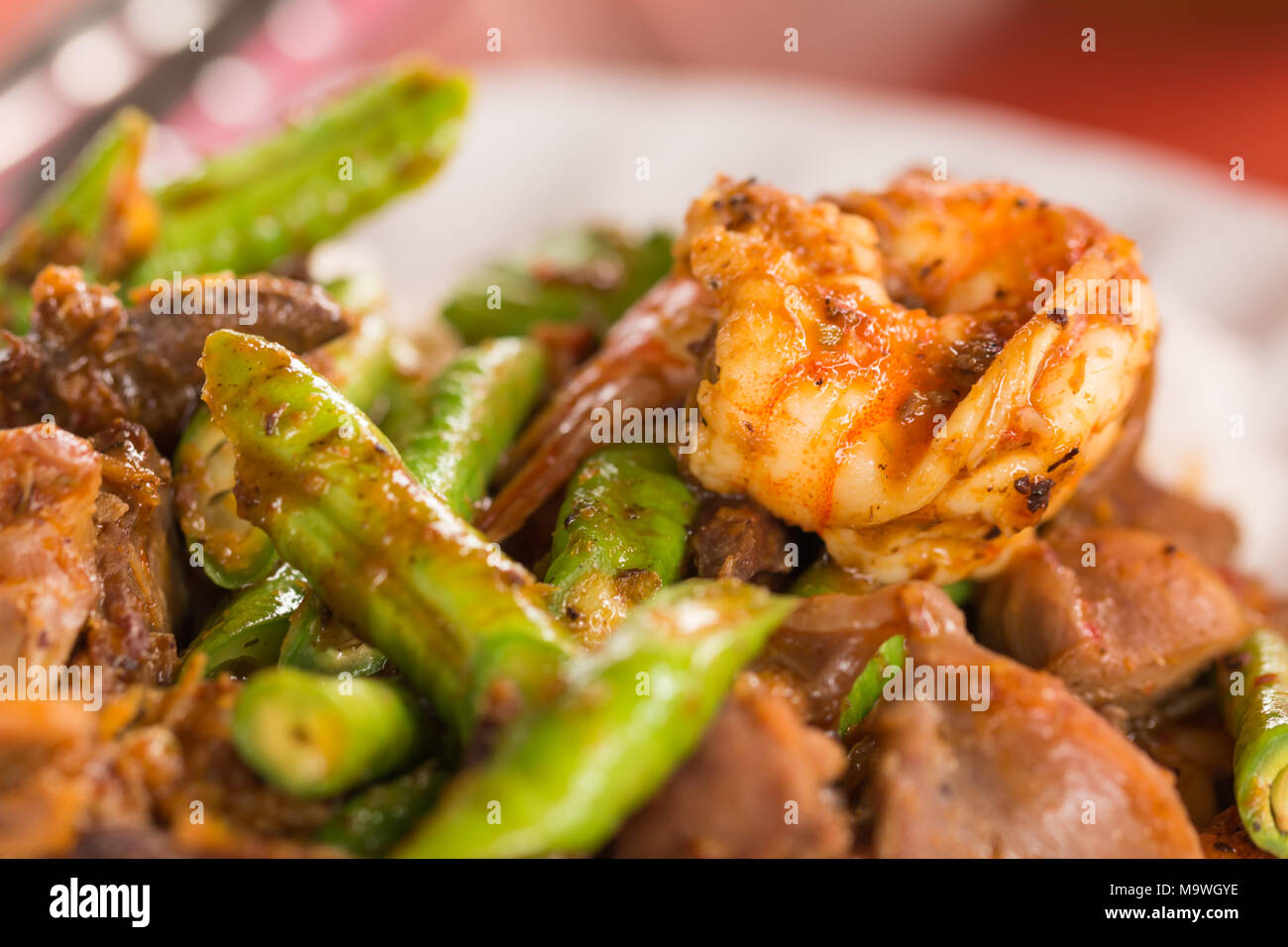 Close up fritto pasta fredda con gamberetti Foto Stock