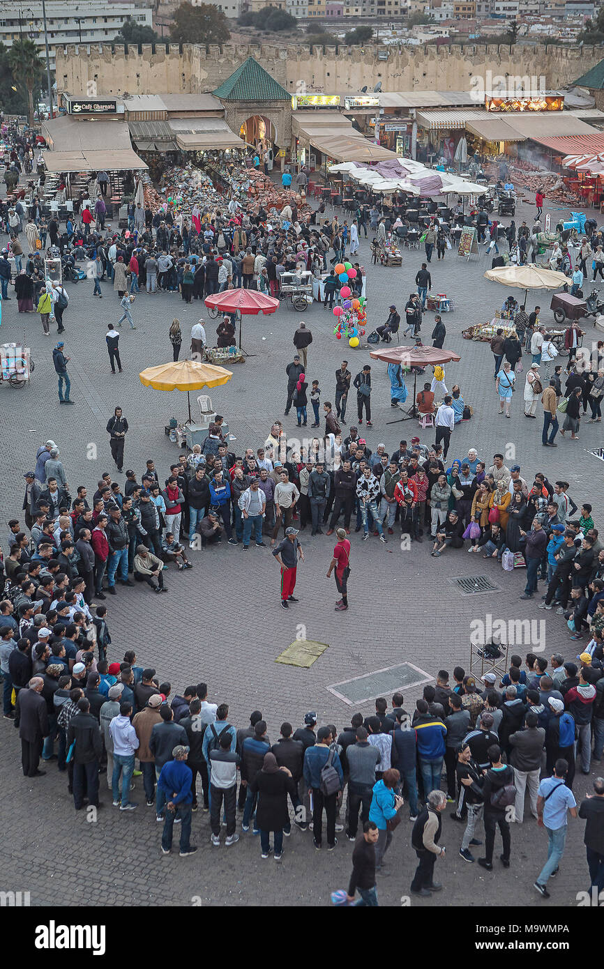 Street performer, show, El Hedim Square, Meknes, Marocco Foto Stock