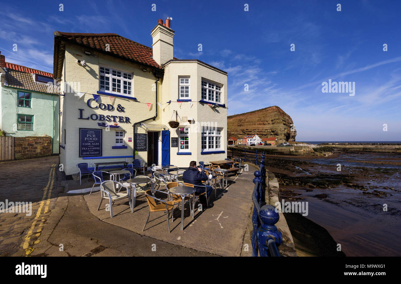 Cod & Lobster pub in Staithes ex villaggio di pescatori sulla North Yorkshire costa nel North York Moors National Park Foto Stock