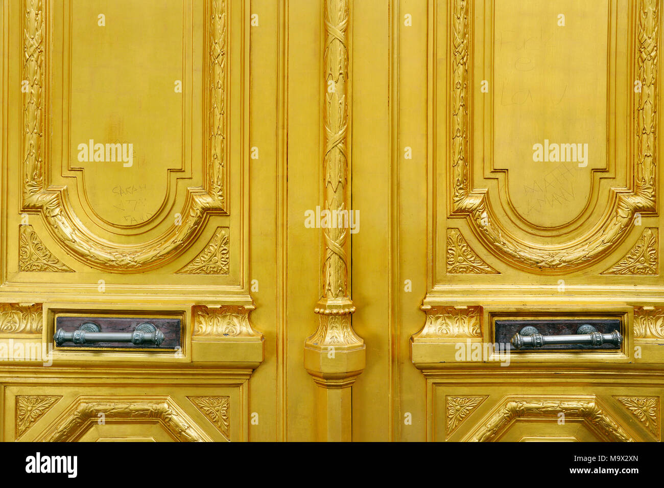 Edificio d'oro porta - rue Marboeuf - Parigi - Francia Foto Stock