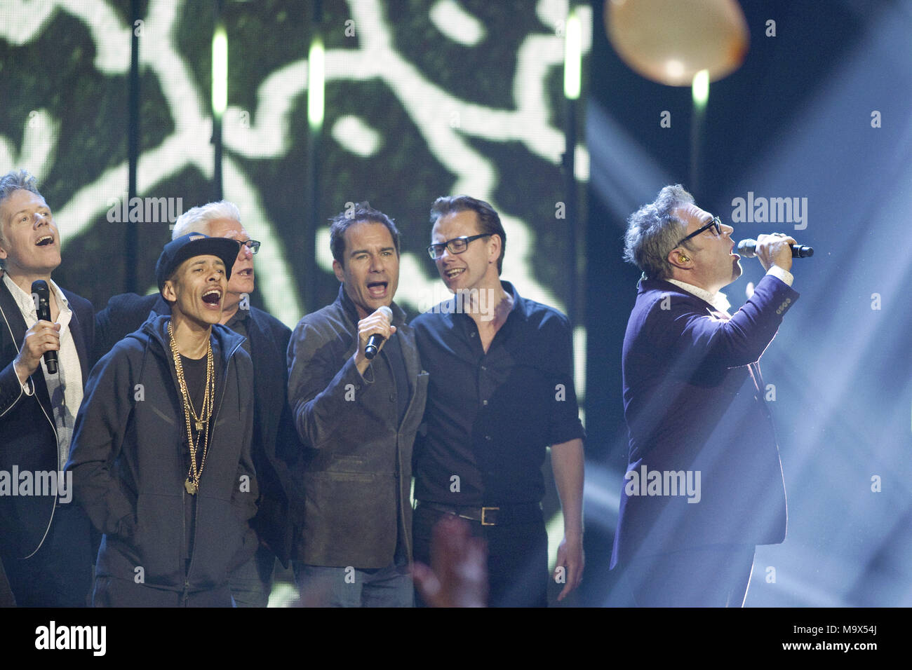 Marzo 25, 2018 - Vancouver, British Columbia, Canada - Il Barenaked Ladies eseguire durante il 2018 Broadcast di Juno Awards di Rogers Arena di Vancouver, British Columbia, 25 marzo 2018. (Credito Immagine: © Heinz Ruckemann via ZUMA filo) Foto Stock