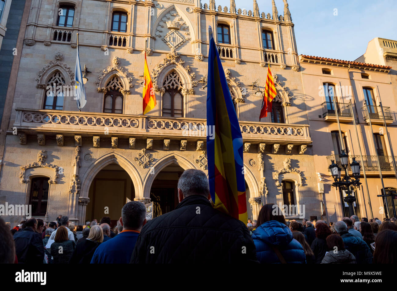 Gente per le strade di Terrassa, Catalogna, Spagna, che chiede l'indipendenza della Catalogna Foto Stock