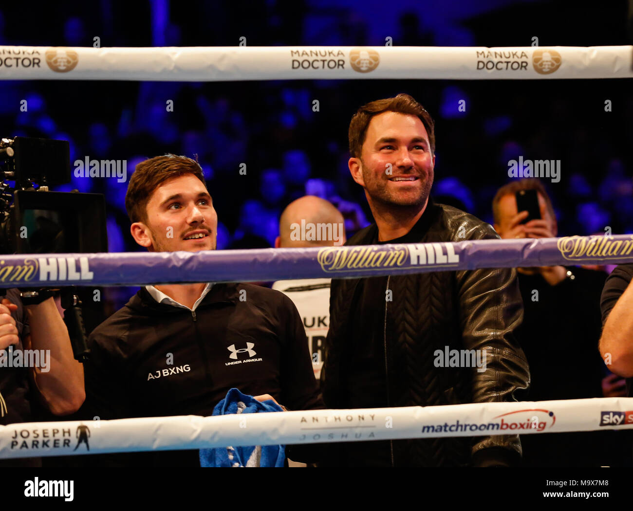 La St Davids Hall di Cardiff, Galles, UK. 28 marzo, 2018. Lavoro pubica per la Anthony Joshua V Joseph Parker Unified titolo mondiale lotta. Eddie Hearn di Matchroom durante il pubblico allenamento, locale con un boxing club Anthony Joshua V Joseph Parker Credito: Huw Fairclough/Alamy Live News Foto Stock