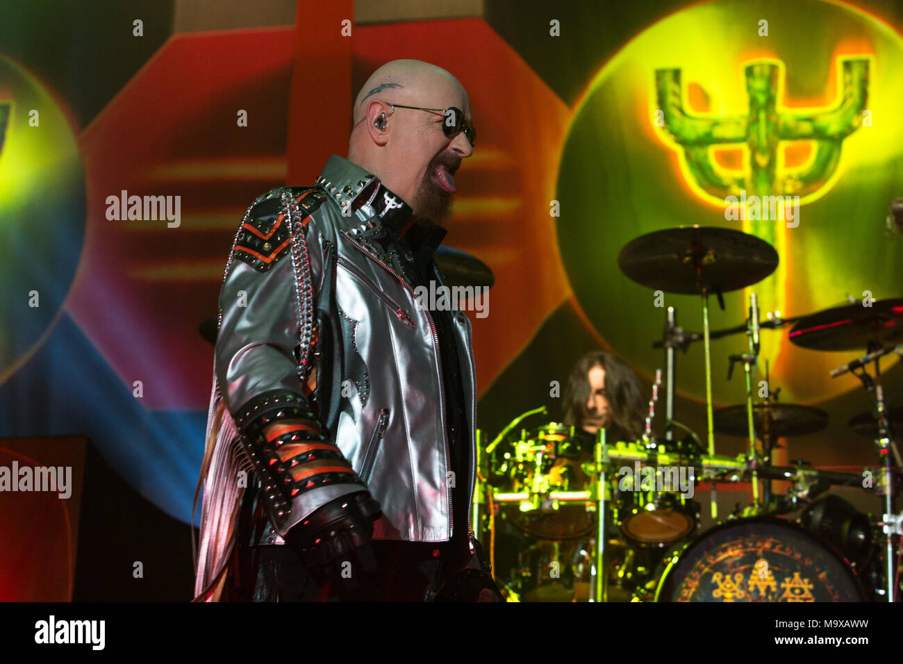 Oshawa, Canada. 28 marzo, 2018. Judas Priest cantante Rob Halford durante la loro potenza di fuoco tappa del tour in Oshawa. Credito: Bobby Singh/Alamy Live News Foto Stock