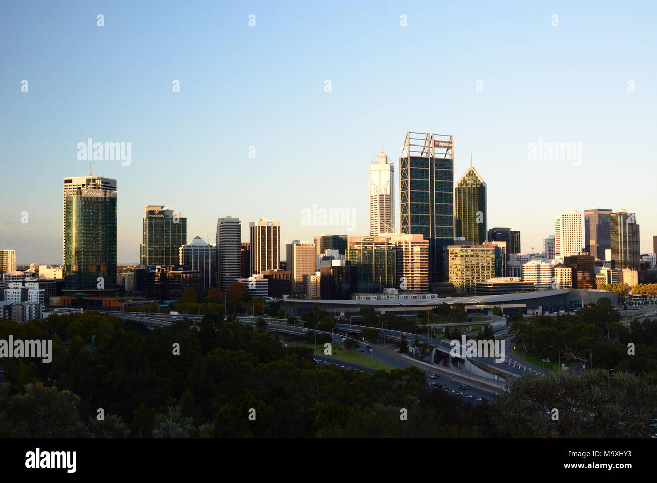 Lo skyline di Perth come visto da Kings Park. Australia occidentale Foto Stock