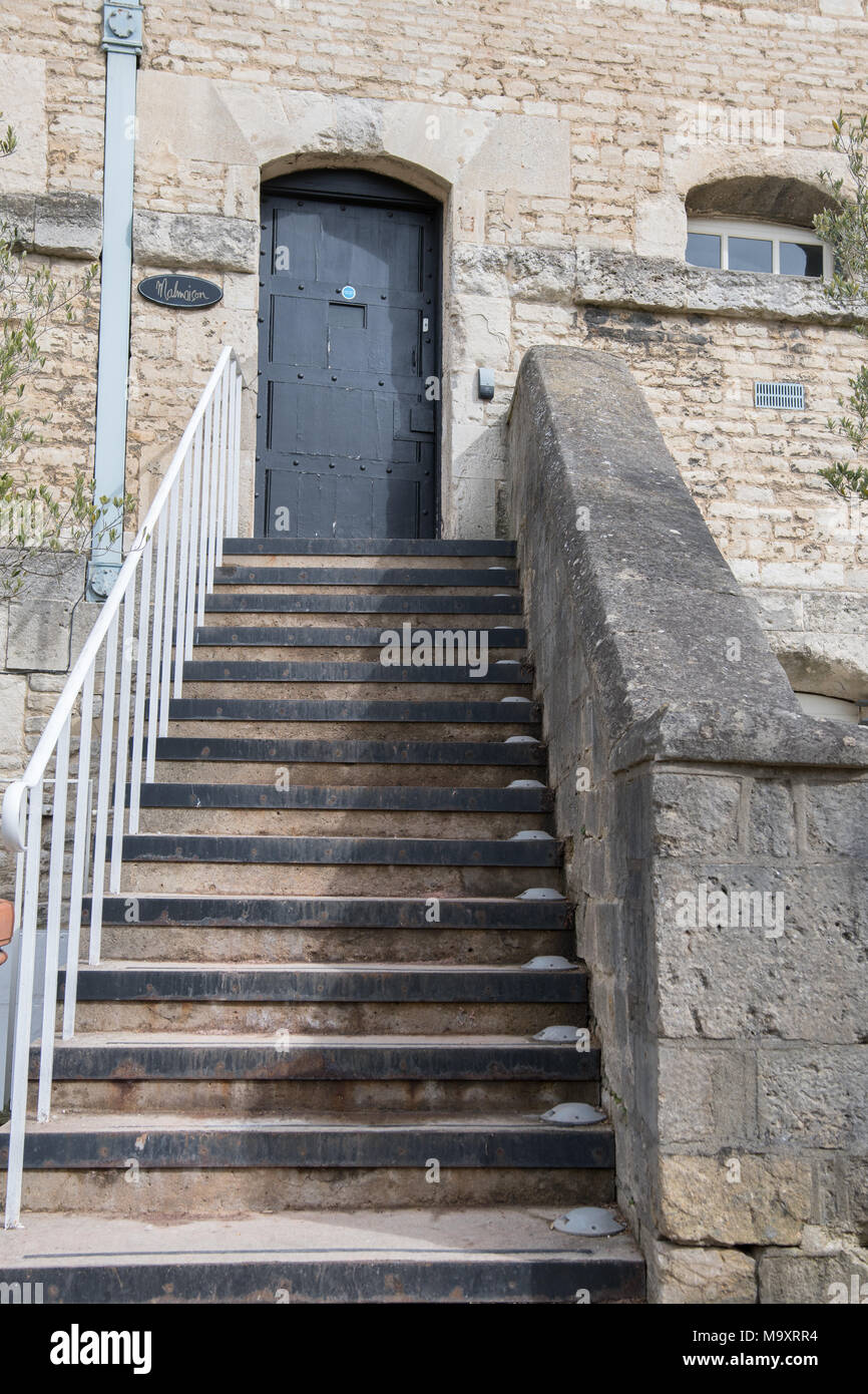 Passi conducono alla porta dell'ala A (ora Malmaison Hotel ) dell'ex carcere presso il castello nella città di Oxford, Inghilterra. Foto Stock