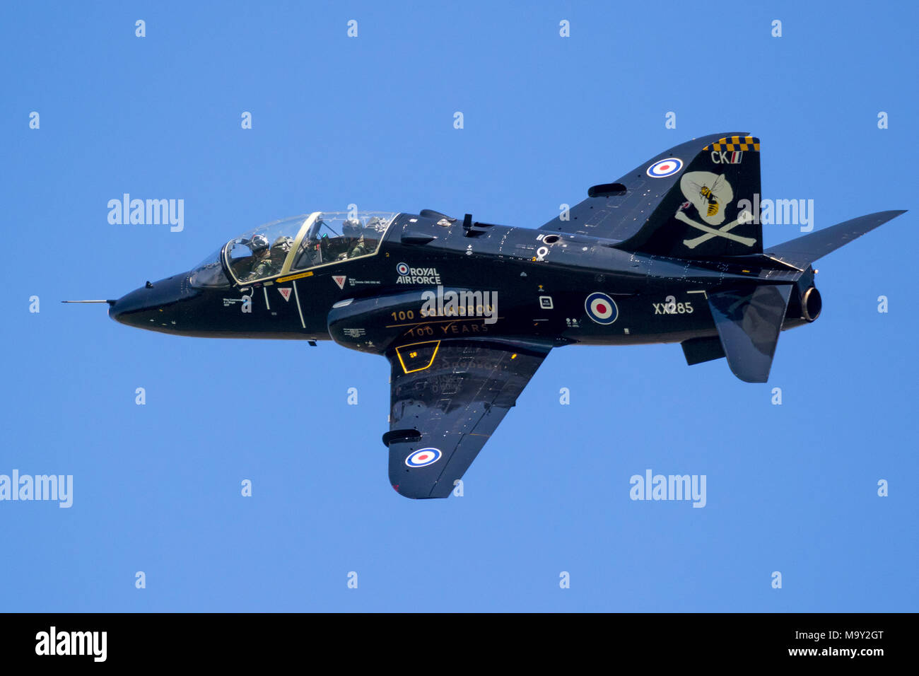 FLORENNES, Belgio - giu 15, 2017: Royal Air Force britannica BAe Hawk T1 trainer aereo jet in volo. Foto Stock