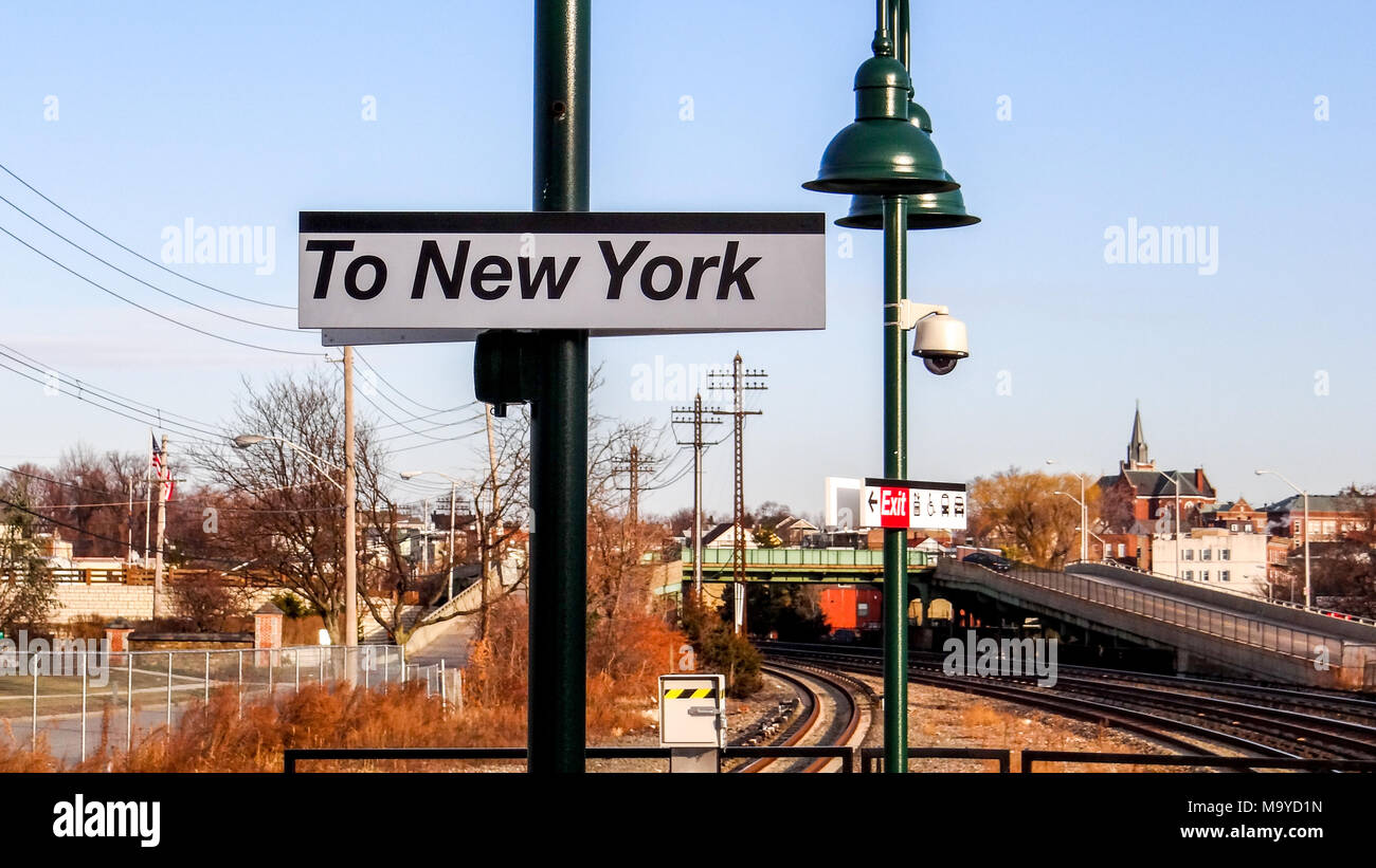 A New York segno su una stazione ferroviaria Foto Stock