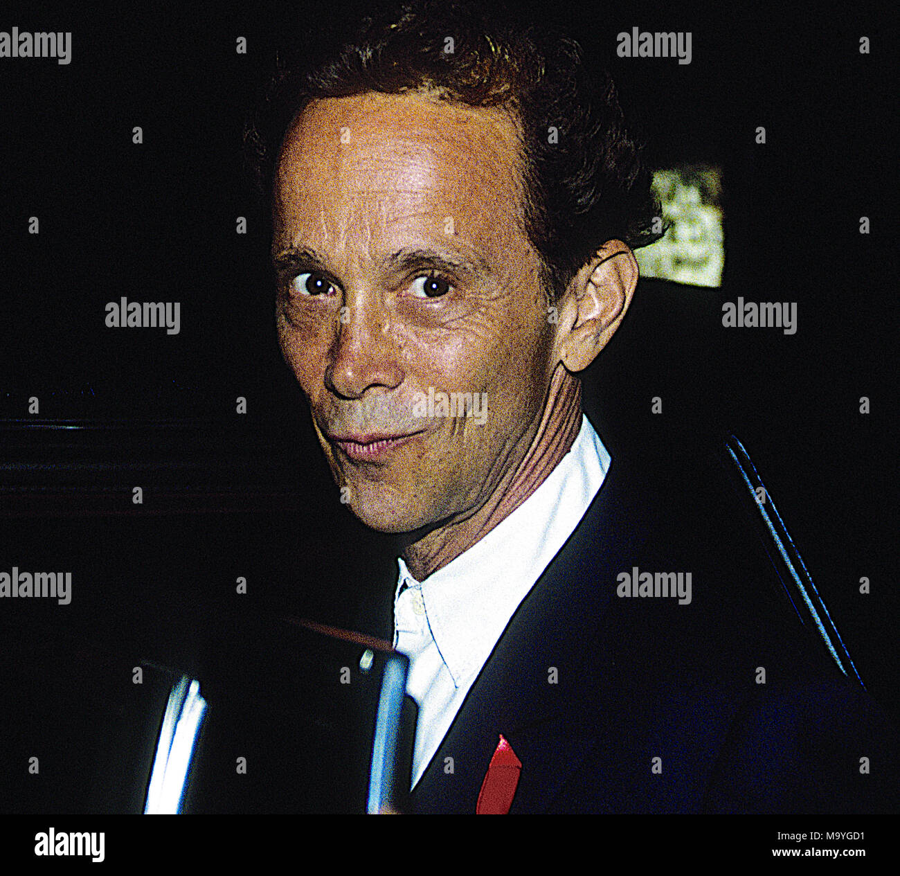 Washington, DC, Stati Uniti d'America, 10 dicembre 1992 Joel Grey all AIDS cena a lume di candela a marzo davanti alla Casa Bianca. Credito: Mark Reinstein/MediaPunch Foto Stock