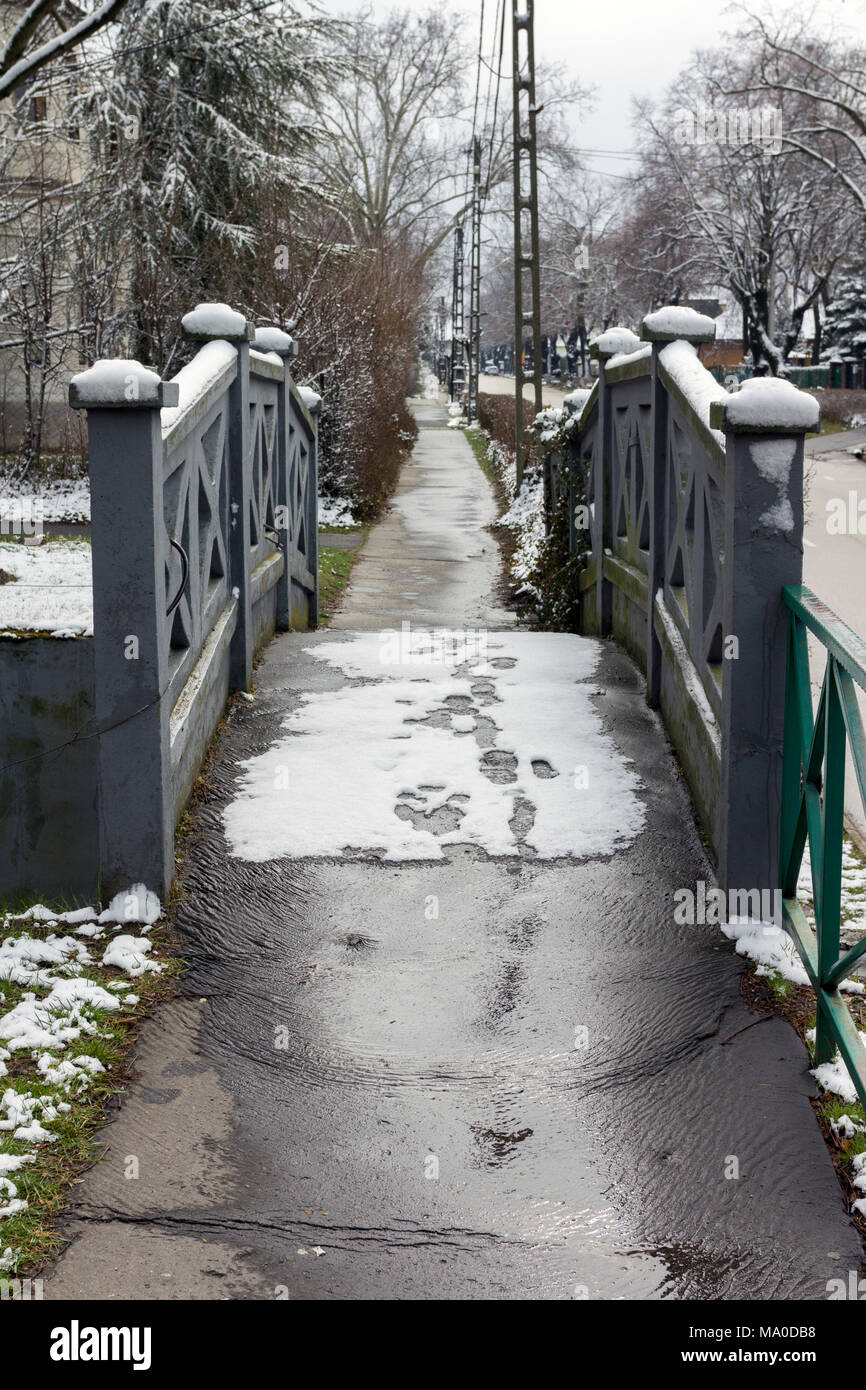 Ponte dei Sospiri in Balatonszemes (Ungheria) su un giorno d'inverno. Foto Stock