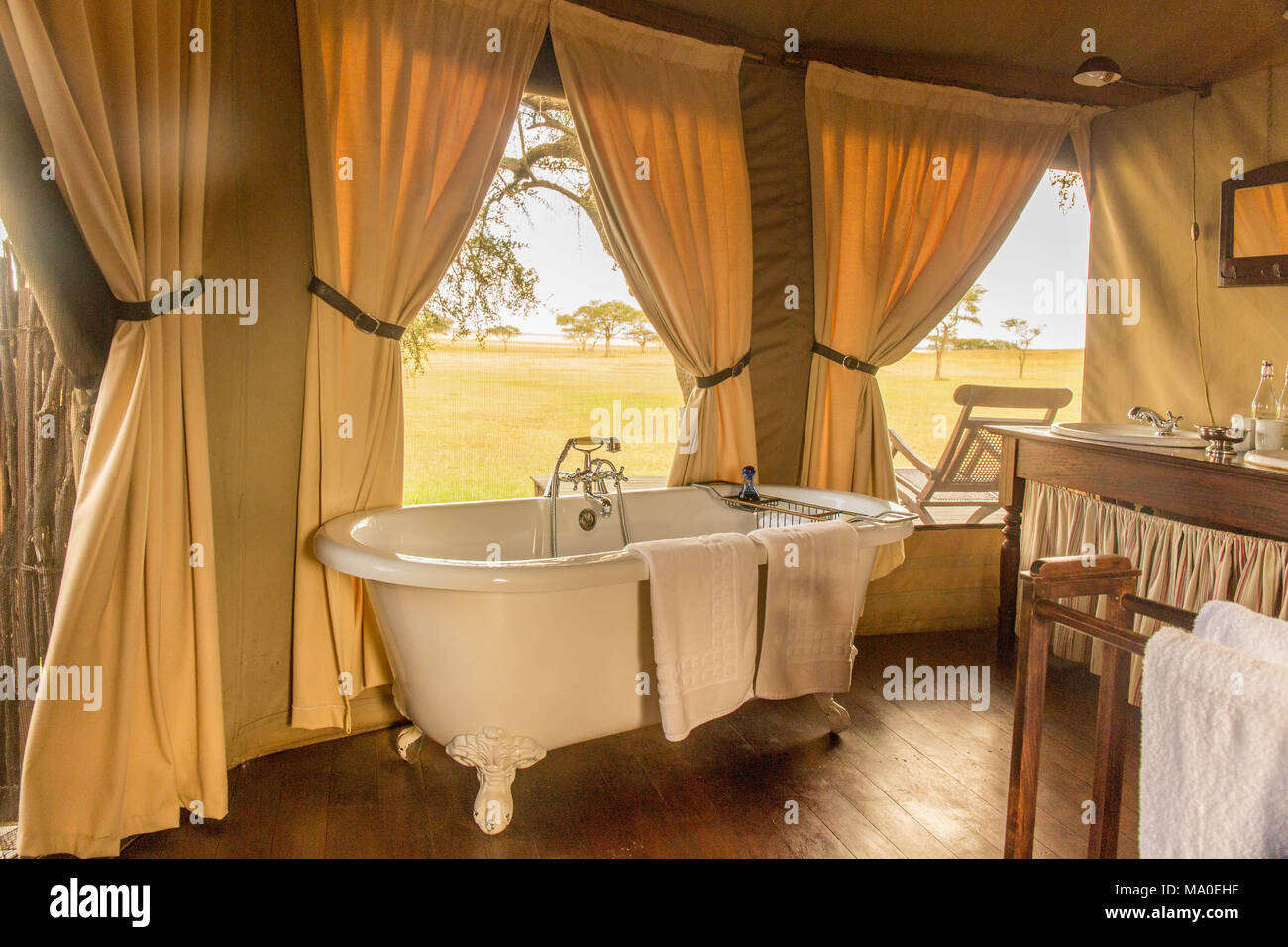Bagno di lusso in Tented African Safari Camp Foto Stock