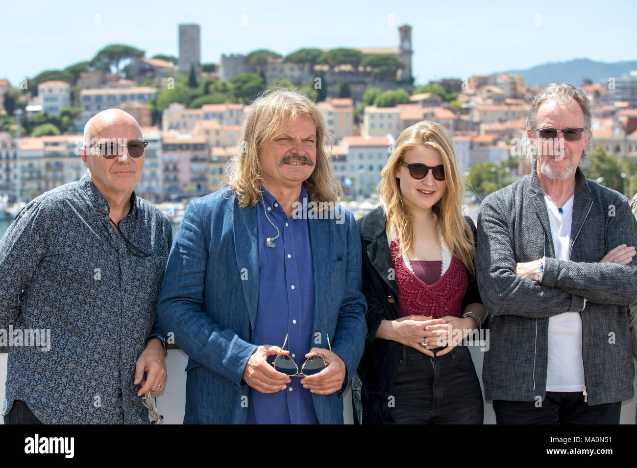 Cannes, Francia - 06 Giugno, 2017, Midge Ure (Ultravox), Leslie Mandoki, Lara Mandoki e John Helliwell (Supertramp) frequentano la fotocellula al MIDEM 2017 Foto Stock