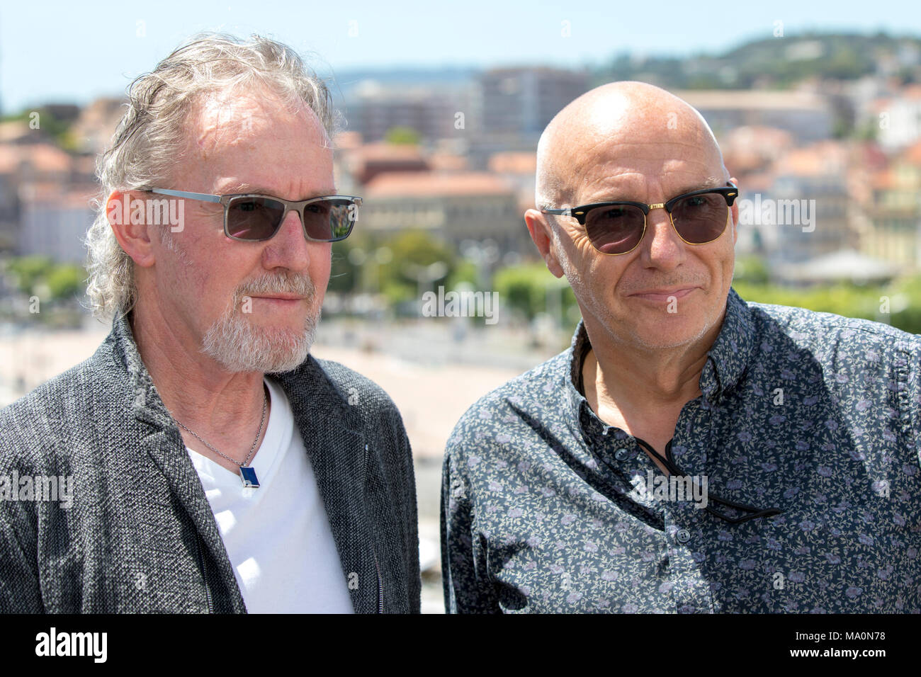 Cannes, Francia - Giugno 06, 2017: Foto Chiama John Helliwell (Supertramp) e Midge Ure (Ultravox), Anime Gemelle Mandoki Concert Tour al MIDEM 2017 Foto Stock
