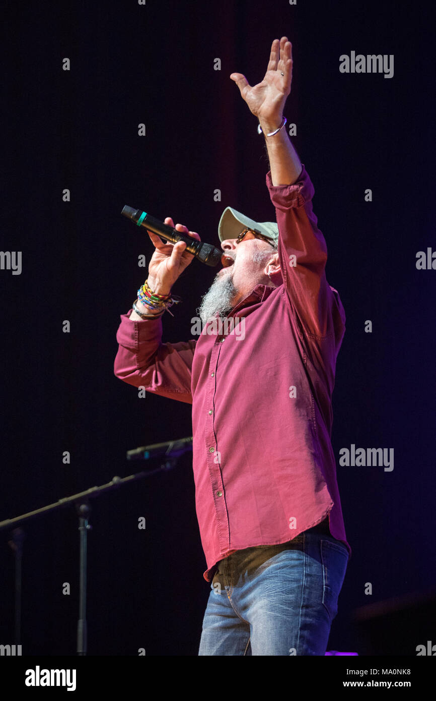 Cannes, Francia - 07 giugno 2017, Chris Thompson (Manfred Mann Earth Band) Mandoki Anime Compagne concerto presso il Palais des Festivals a Cannes MIDEM 2017 Foto Stock