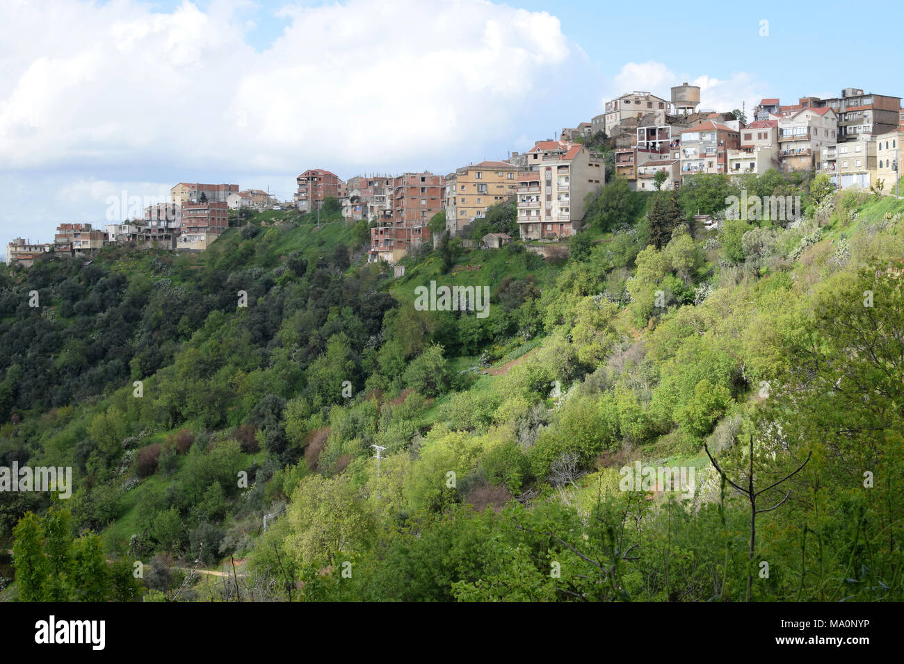 Una vista generale di un villaggio in Kabylie, Tizi Ouzou, Algeria Foto Stock