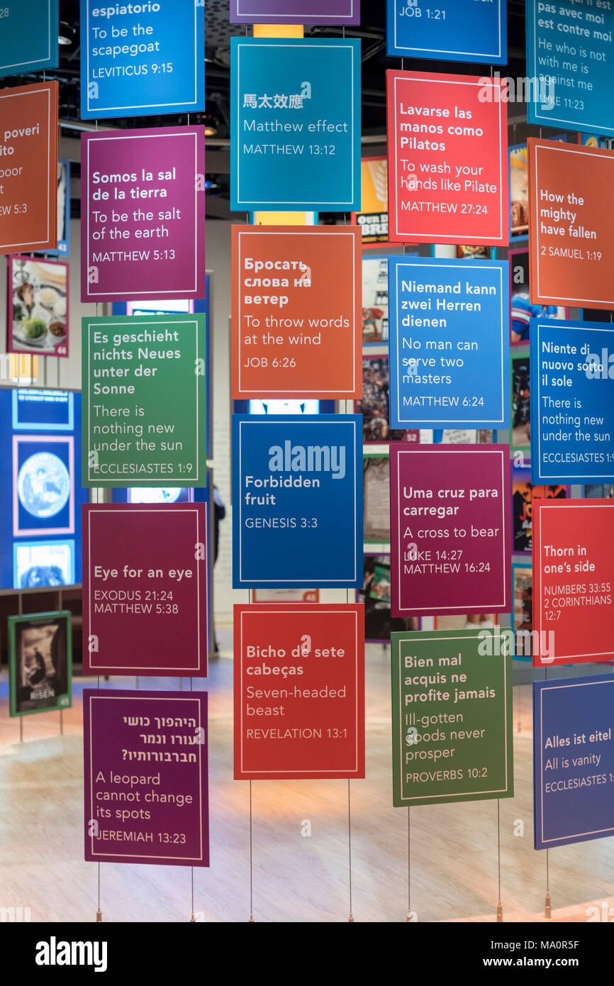 Washington, DC - Il Museo della Bibbia. Un display mostra le frasi utilizzate nella vita di tutti i giorni che possono avere la loro origine nella Bibbia. Foto Stock