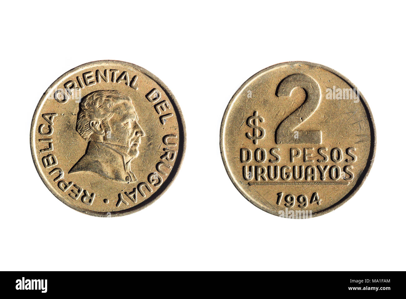 Anteriore e posteriore di due pesos valuta uruguayano su sfondo bianco Foto Stock