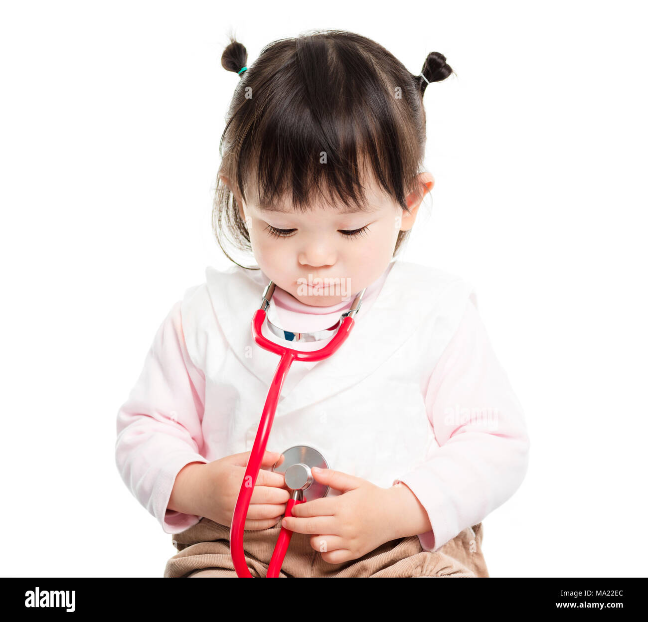Bambina con uno stetoscopio isolato Foto Stock