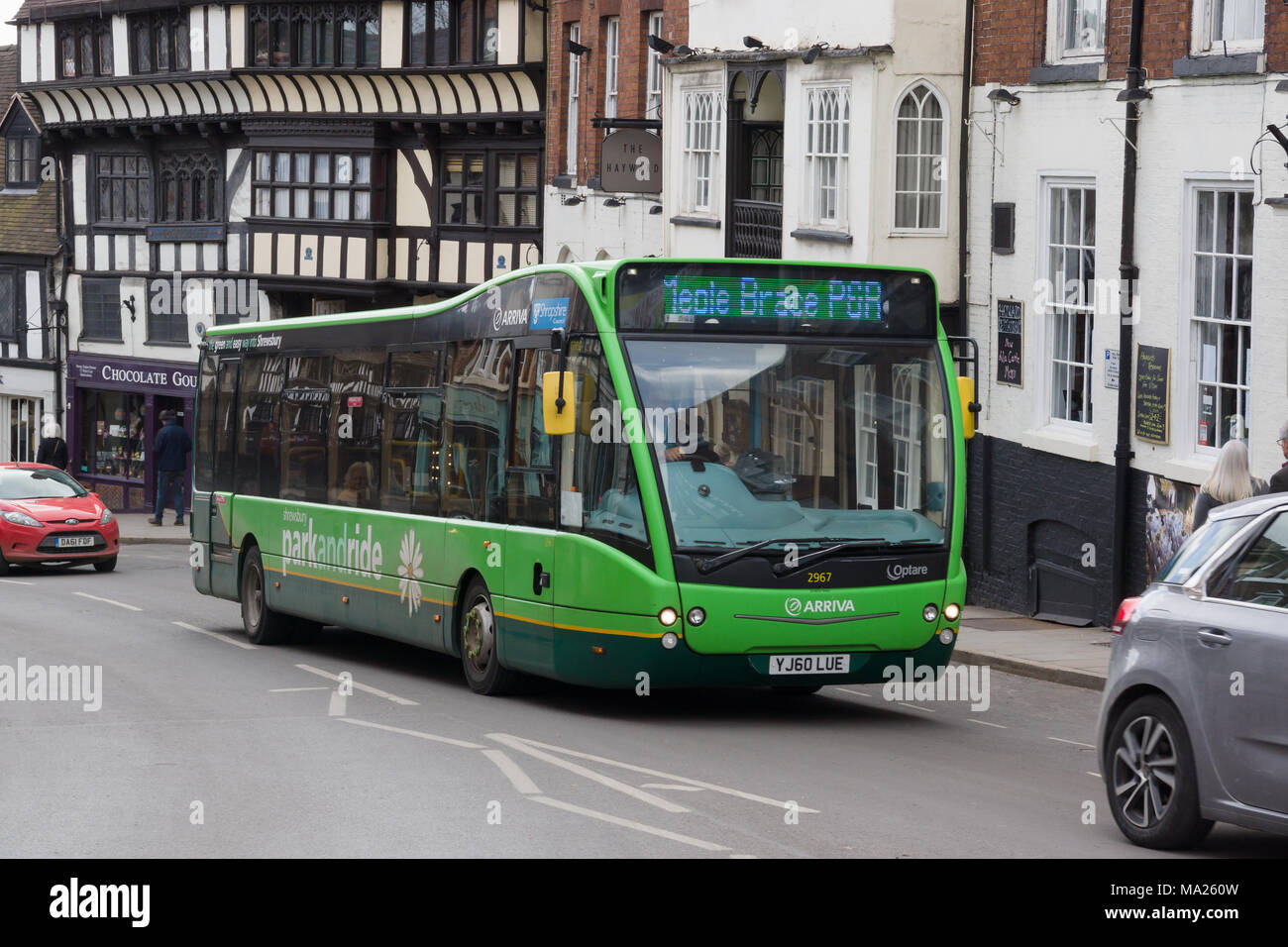 Parco e autobus azionati da arriva in Wyle Cop Shrewsbury town center Foto Stock