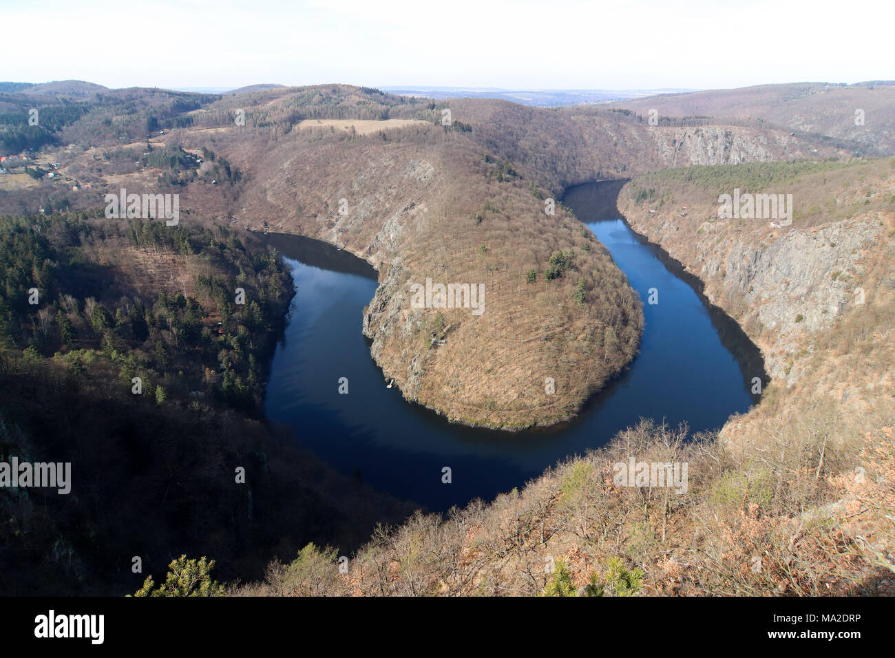 Vista dei meandri del fiume Vltava, Repubblica Ceca Foto Stock