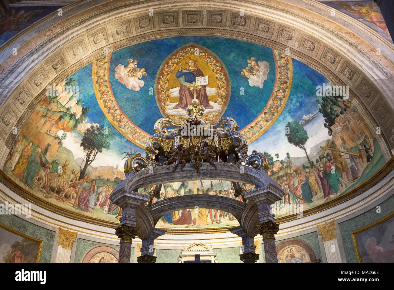 La chiesa di Santa Croce in Gerusalemme con i pezzi di legno della