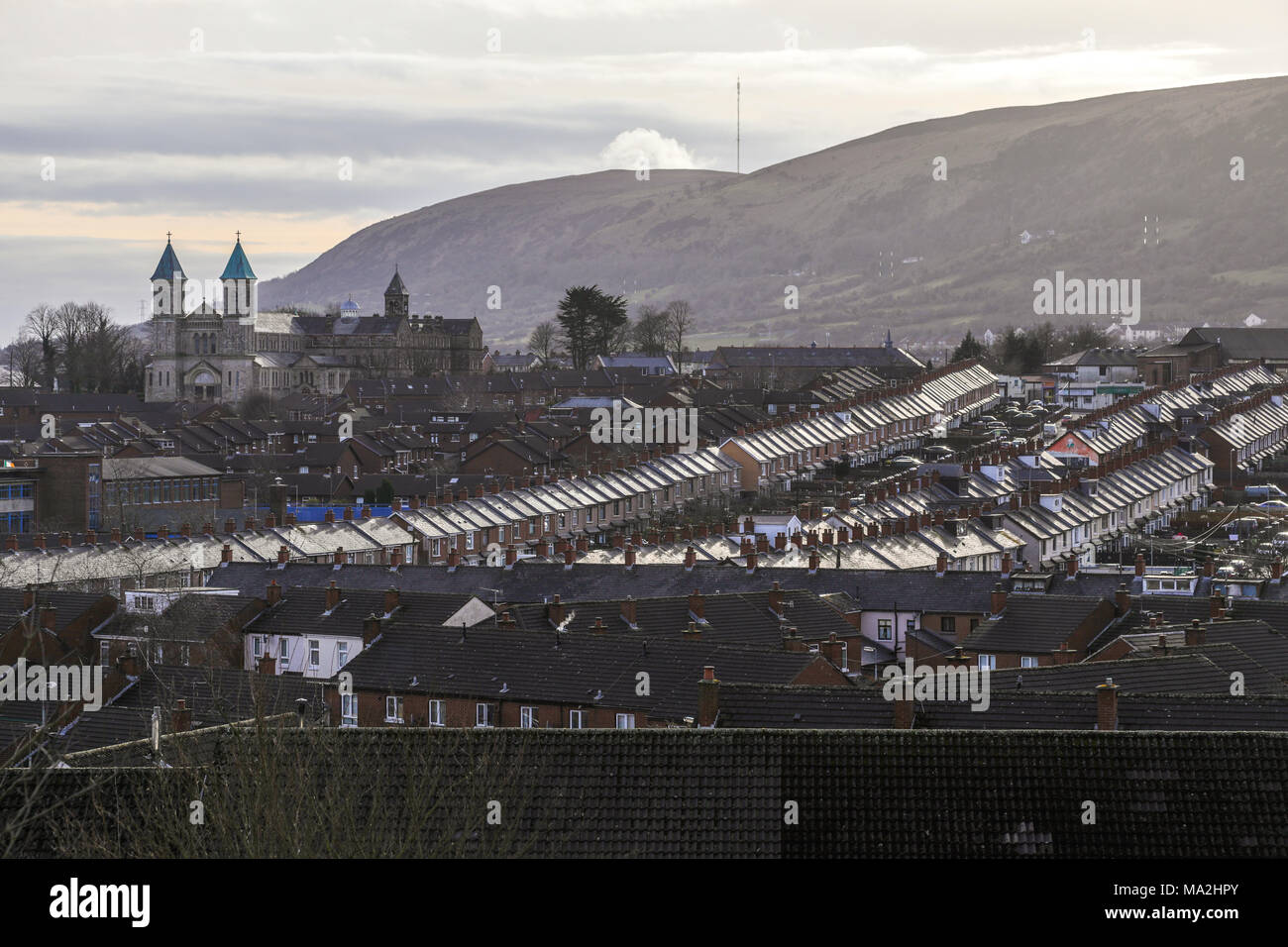 Vista della zona di Ardoyne di Belfast, prevalentemente cattolica e nazionalista irlandese del distretto di nord Belfast, Irlanda del Nord. Foto Stock