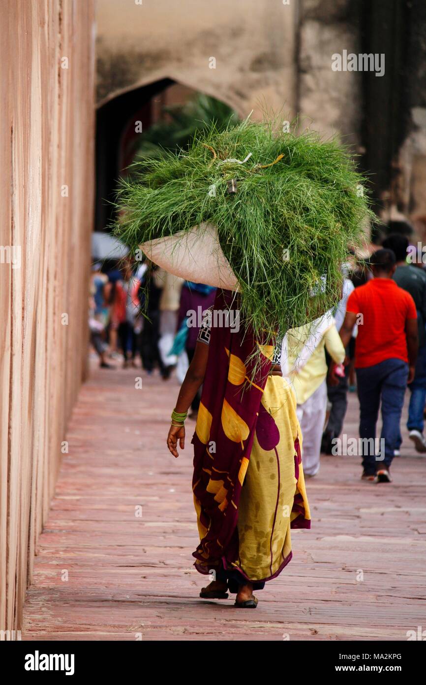 Un lavoro di donna indiana Foto Stock