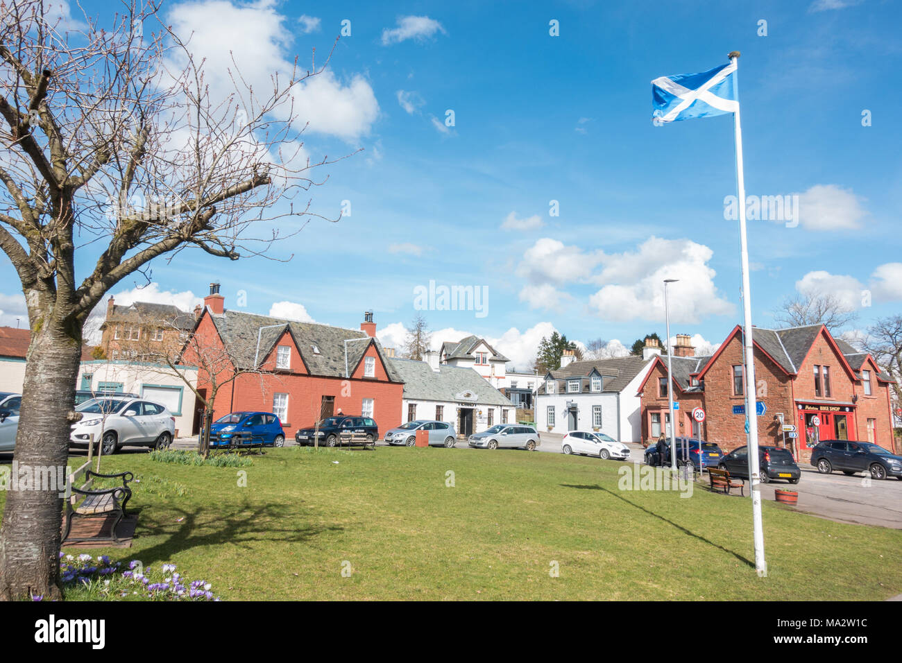Drymen - un popolare villaggio turistico ed i singoli piani Clachan storico Inn, prima licenza in 1734, Stirlingshire, Scotland, Regno Unito Foto Stock
