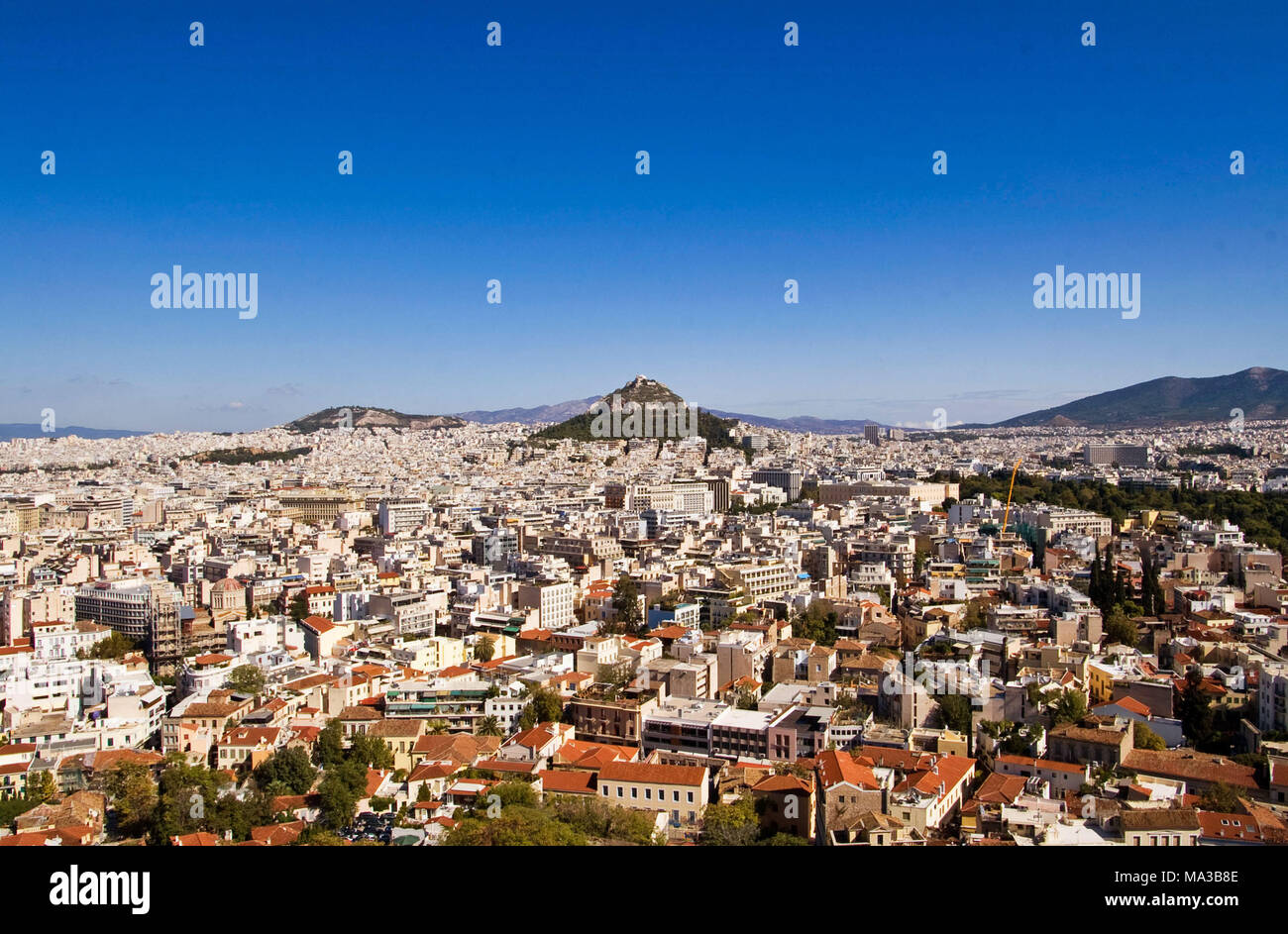 La città di Atene è visto qui con Colle Lycabettus, Grecia Foto Stock