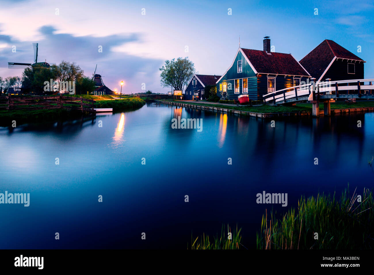 Zaanse Schans dopo il tramonto, Paesi Bassi, l'Europa. Foto Stock