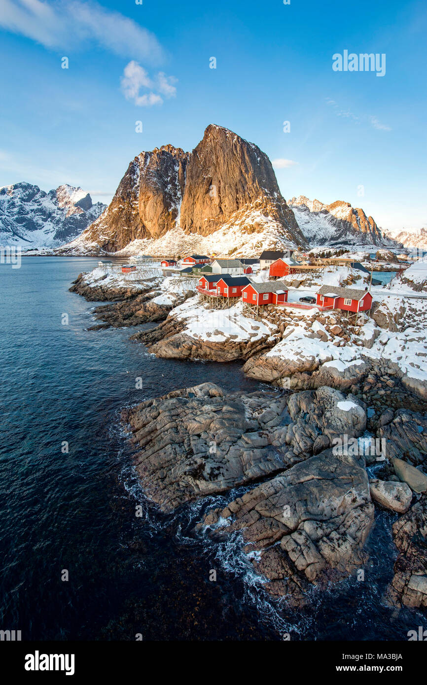 Hamnoy, isole Lofoten in Norvegia. inverno vista in una giornata di sole Foto Stock