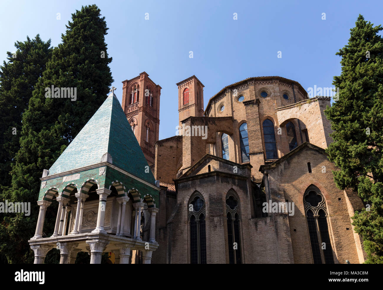 Basilica di San Francesco e la tomba denominata Arca di Odofredo, Bologna, Emilia Romagna, Italia. Foto Stock