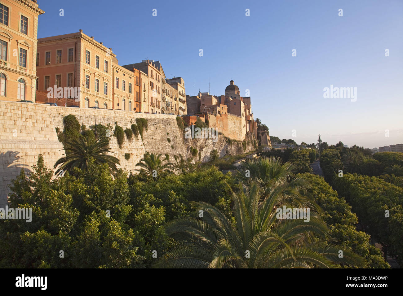 L'Italia, Sardegna, south coast, Cagliari, capitale, Castello, la Città Vecchia, il Bastione di Saint Remy, Bastione di Saint Remy, via Martini, Cattedrale di Santa Maria di Castello, la cattedrale, Foto Stock