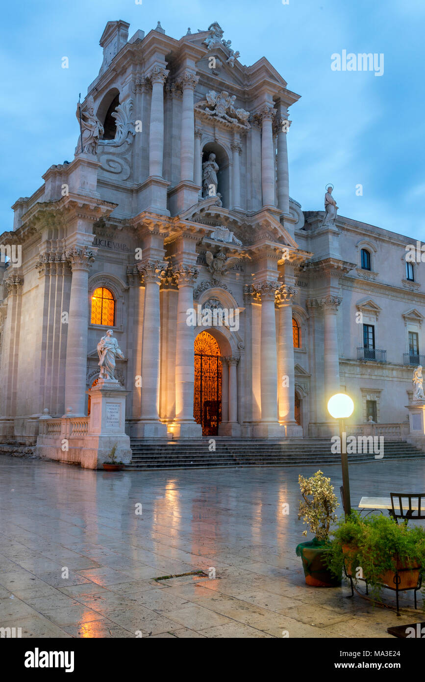La facciata della Cattedrale di Siracusa a Ortigia - Italia Foto Stock