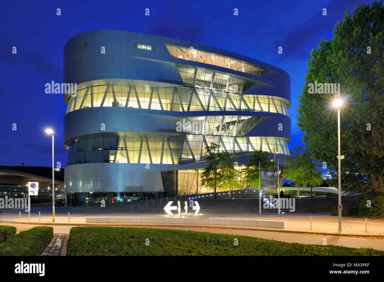 Germania, Baden-Württemberg, Stoccarda, Mercedes-Benz Museum Foto Stock