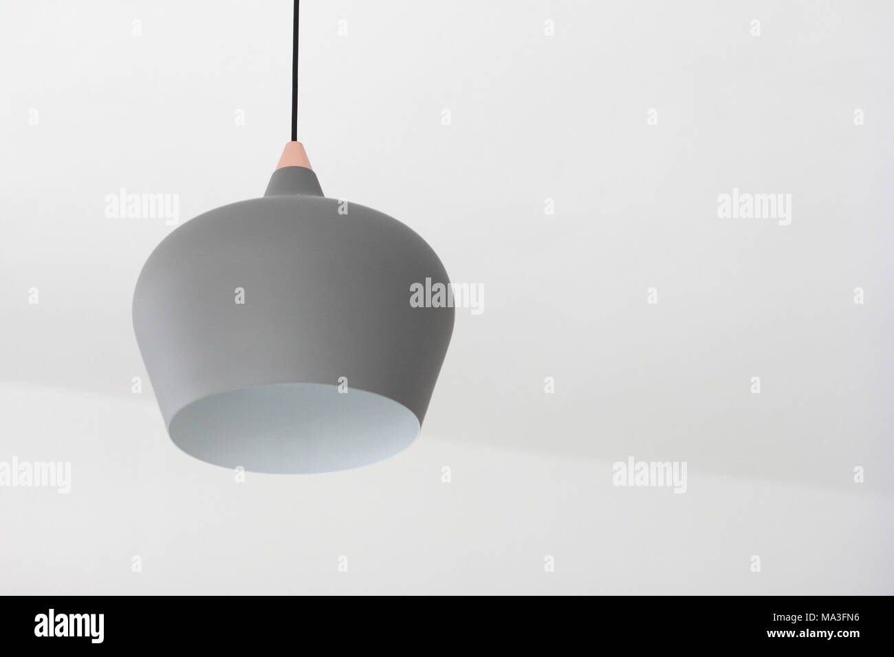 Luce pendente in grigio Foto Stock