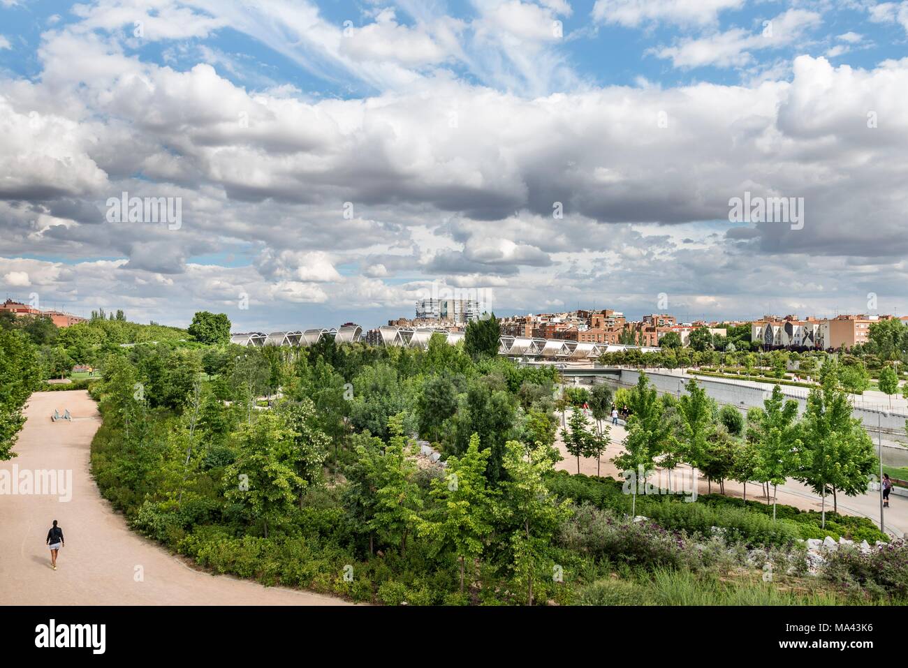 Il Parque Madrid Río sul fiume Manzanares a Madrid, Spagna Foto Stock