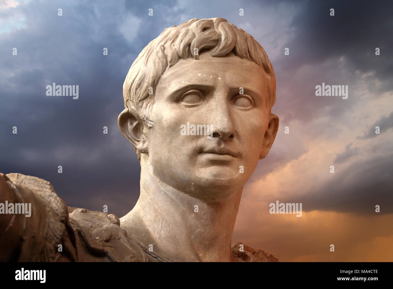 Statua in marmo di Augusto, il primo imperatore di Roma e padre della nazione, Roma, Italia, Europa, vintage stile filtrato Foto Stock