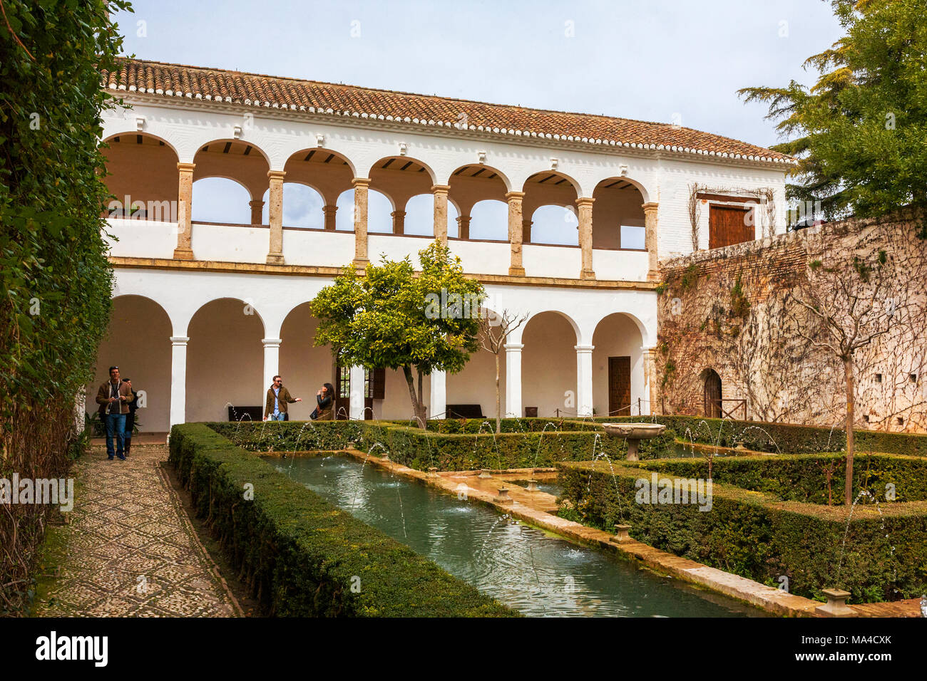 Il Patio de los Cipreses, Palacio del Generalife, La Alhambra di Granada, Andalusia, Spagna Foto Stock