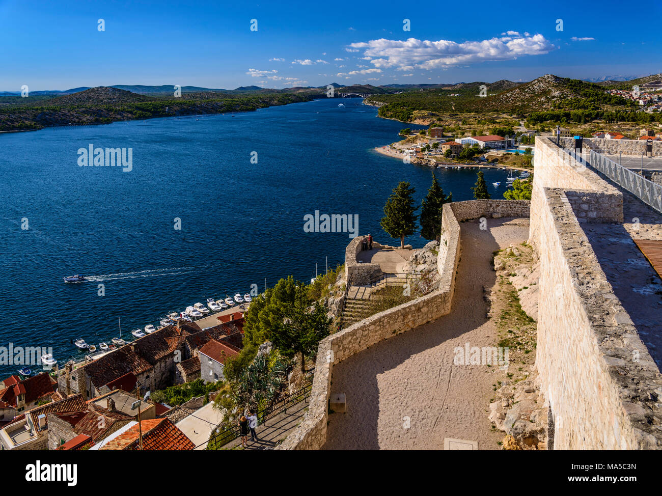 Croazia, Dalmazia, Sibenik, fiume Krka, vista da Michele Sveti fortezza Foto Stock