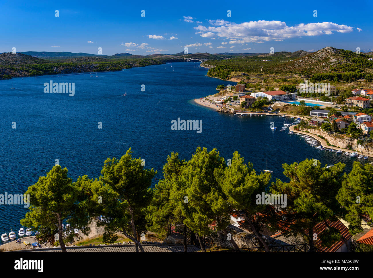 Croazia, Dalmazia, Sibenik, fiume Krka, vista da Michele Sveti fortezza Foto Stock