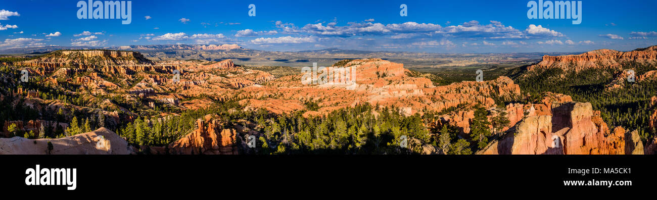 Stati Uniti d'America, Utah, Garfield County, Parco Nazionale di Bryce Canyon, Sunrise, il punto di vista di Escalante Montagne Foto Stock