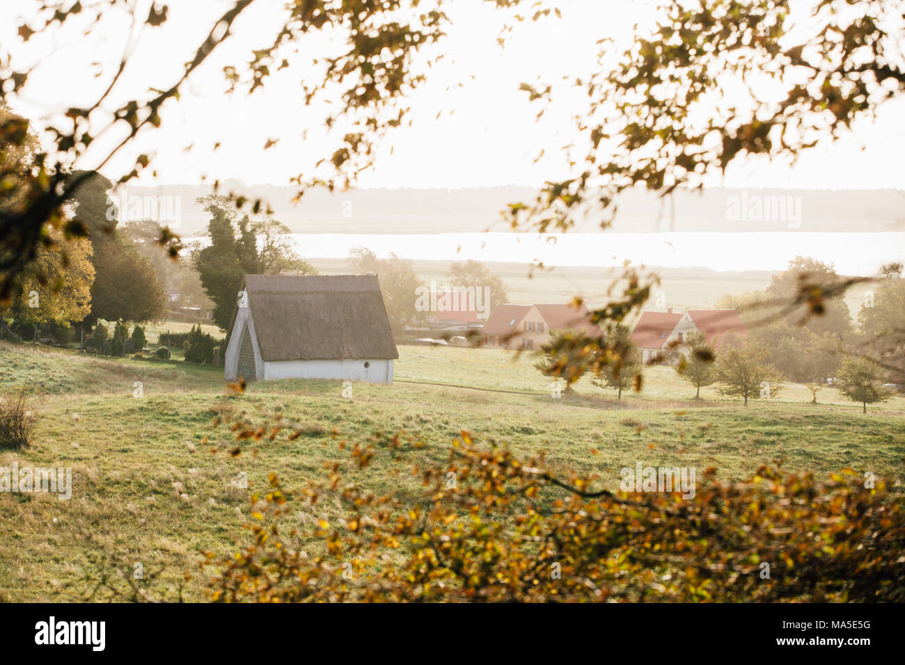 Scenario di Gross Zicker con piccolo cimitero house Foto Stock